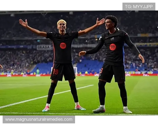 巴萨建队思路变化引发争议,当前阶段问题显现对球队表现造成挑战