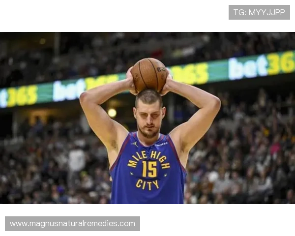 唐斯挡拆拉开空间得分偏外线对比约基奇差异明显